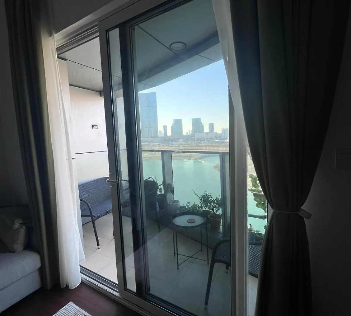 Luxurious Lake View Private Room Abú Dhabí Ubytování v soukromí