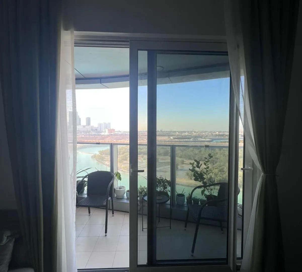 Luxurious Lake View Private Room Abú Dhabí