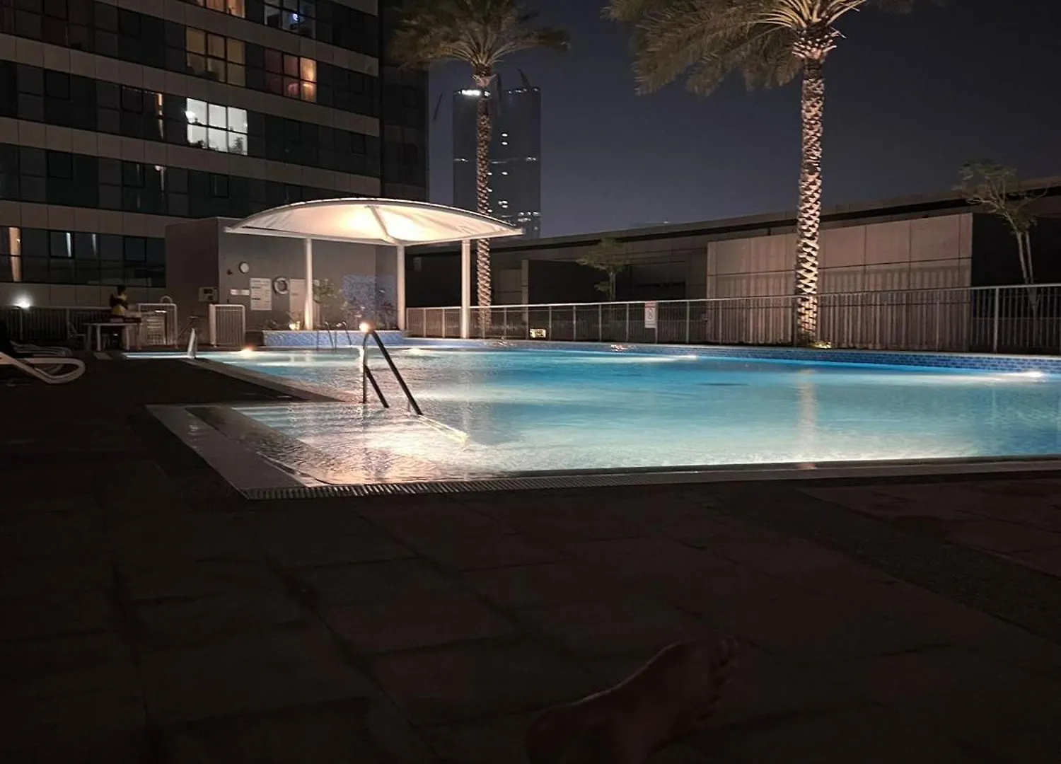 Luxurious Lake View Private Room アブダビ ホームステイ