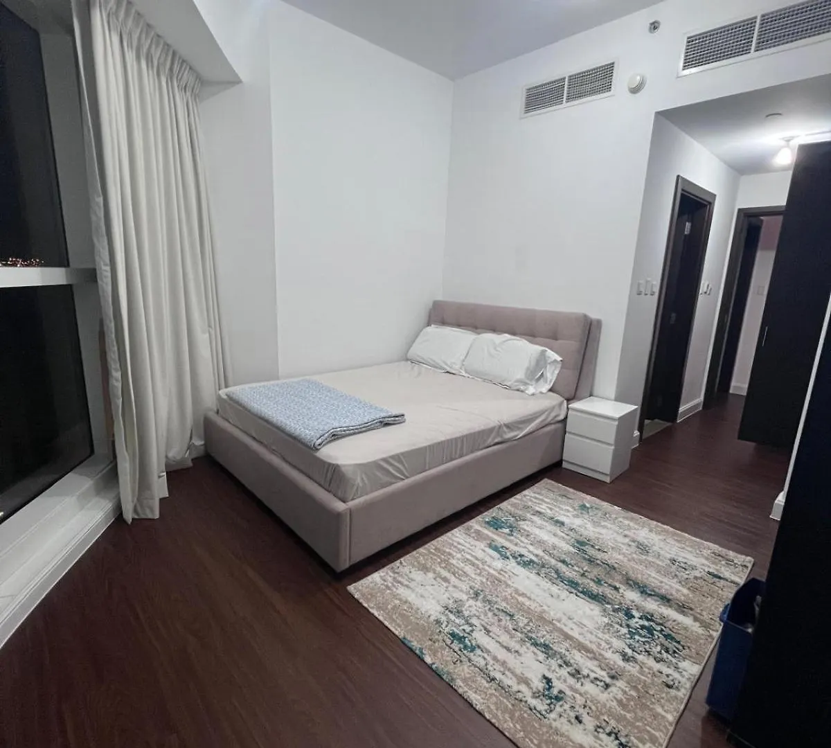 Luxurious Lake View Private Room アブダビ アラブ首長国連邦