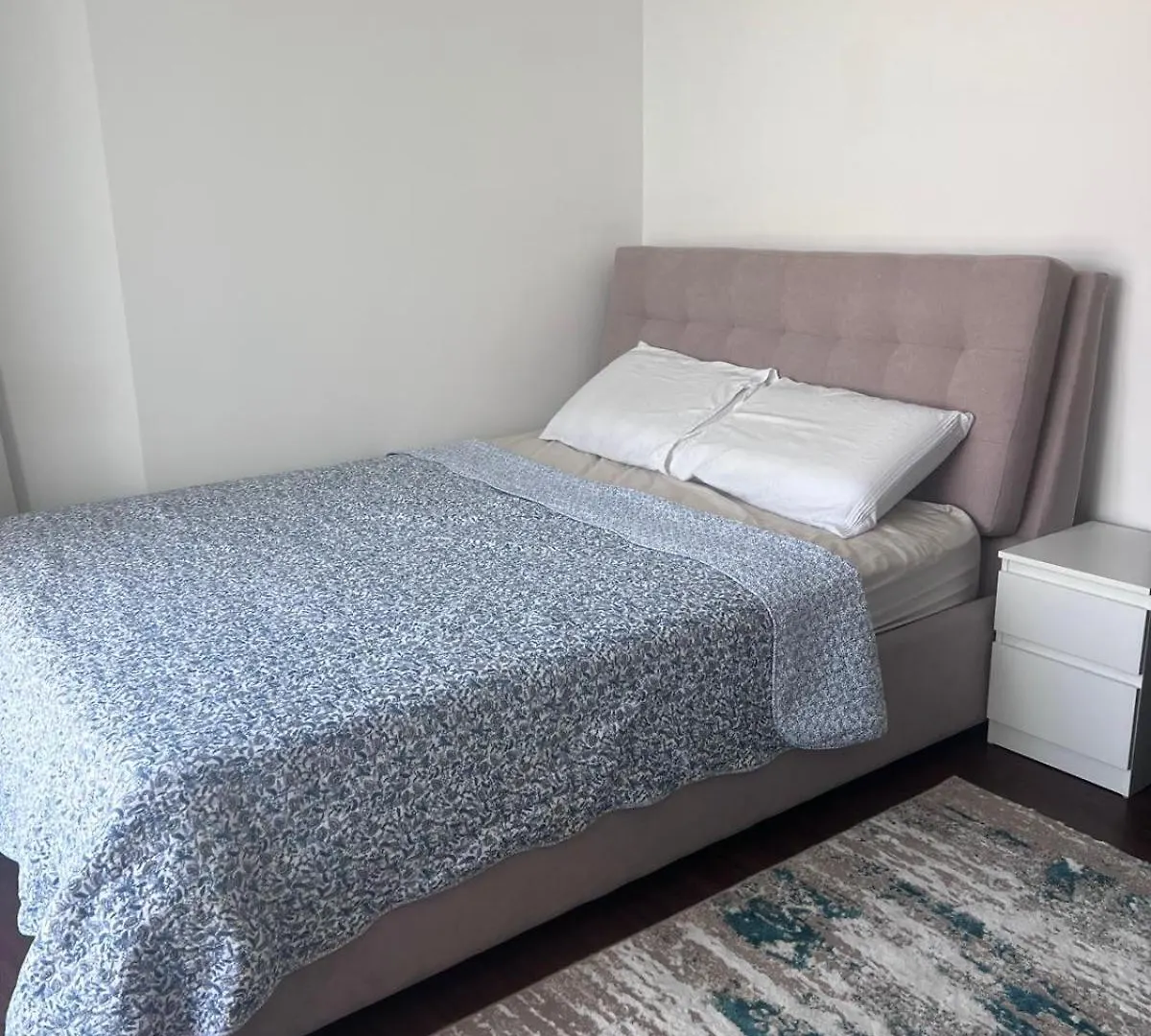 Luxurious Lake View Private Room アブダビ ホームステイ