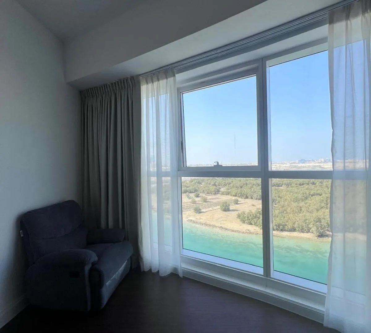 Luxurious Lake View Private Room location